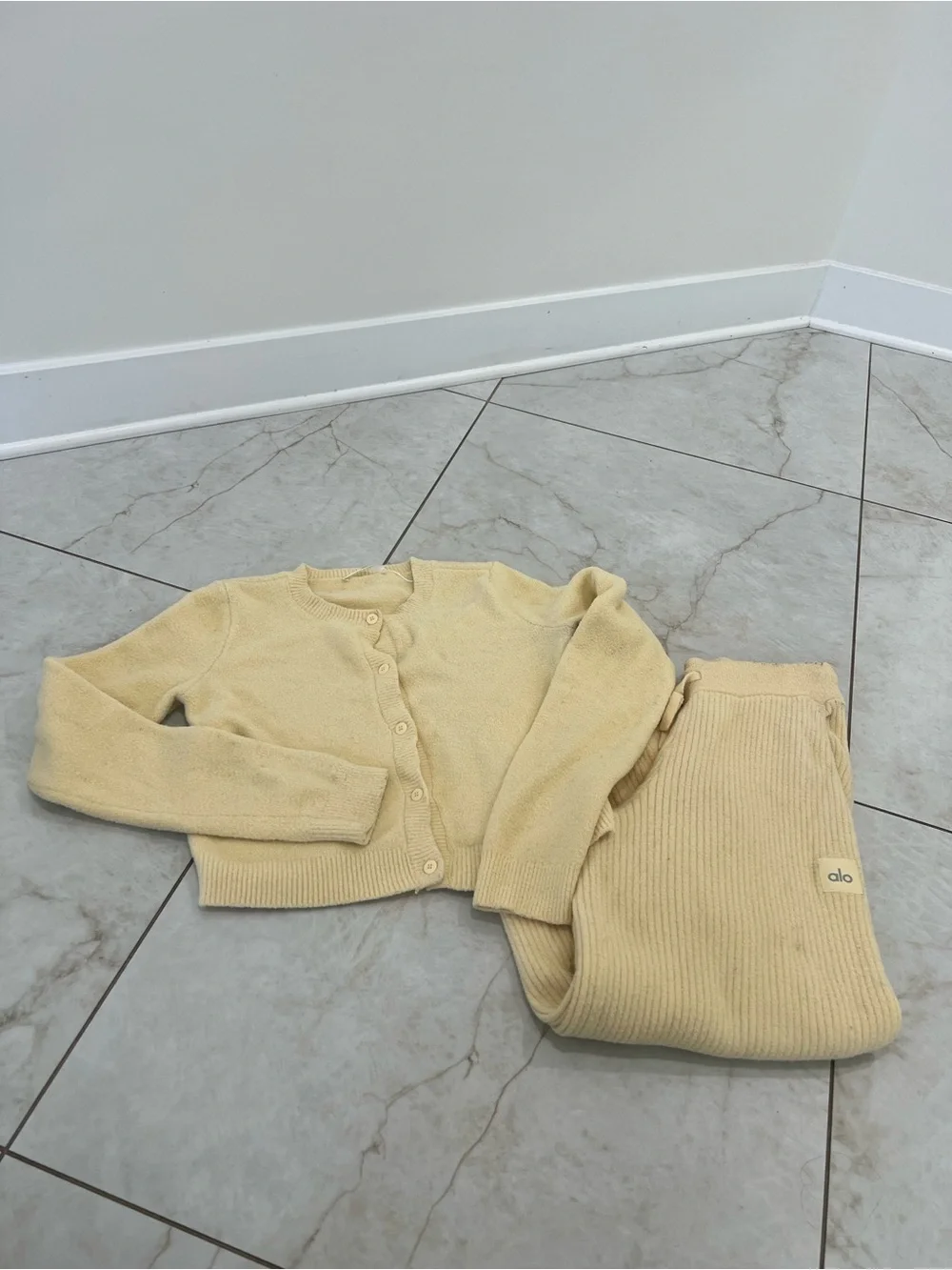 Alo Yoga Candelight Yellow Snuggle Up Sweater Set Size Small
